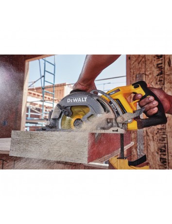 FLEXVOLT 60-Volt MAX Lithium-Ion Cordless Brushless 7-1/4 in. Wormdrive Style Circ Saw w/ Battery 3Ah, Charger and Bag-DCS577X1